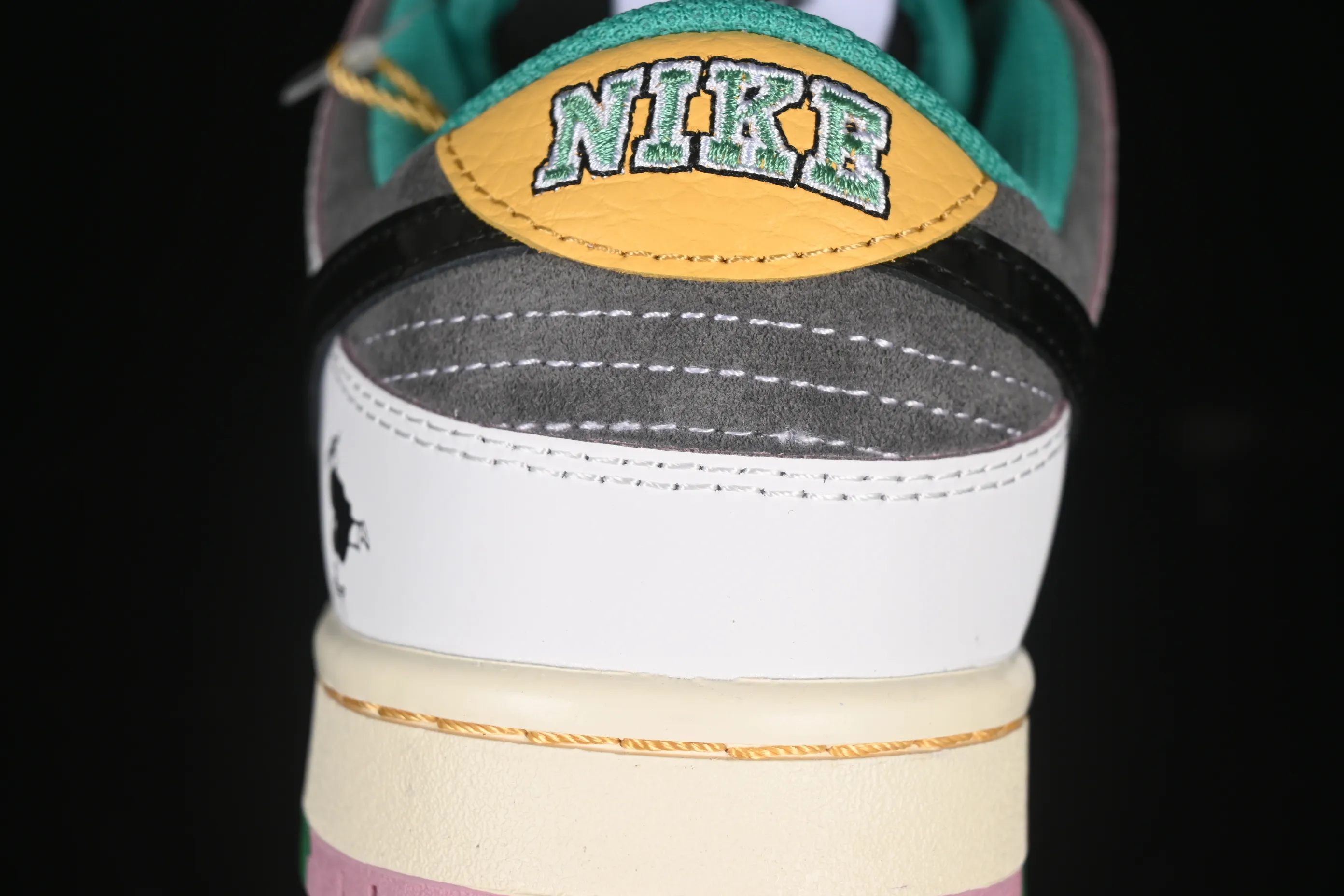 All Categories Nk SB Dunk Series Nk SB Dunk Low Low-top sneakers CSEF x Nike SB Dunk Low Education Foundation co-branded low-top casual sneakers HJ4132-100